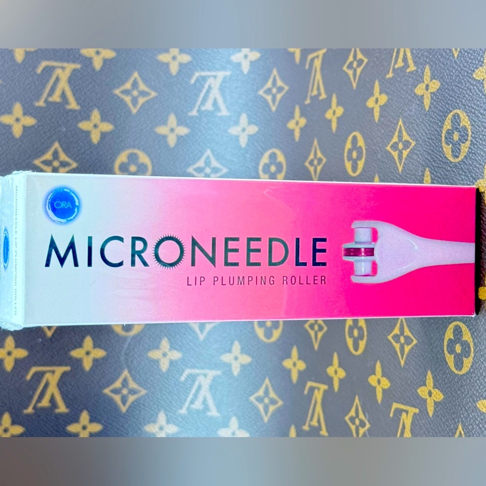 💉💉ORA Microneedle Lip Plumping Roller - Pink BNIB